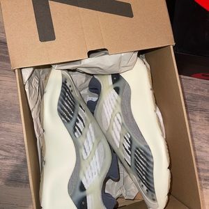 YEEZY 700 V3 FADE SALT